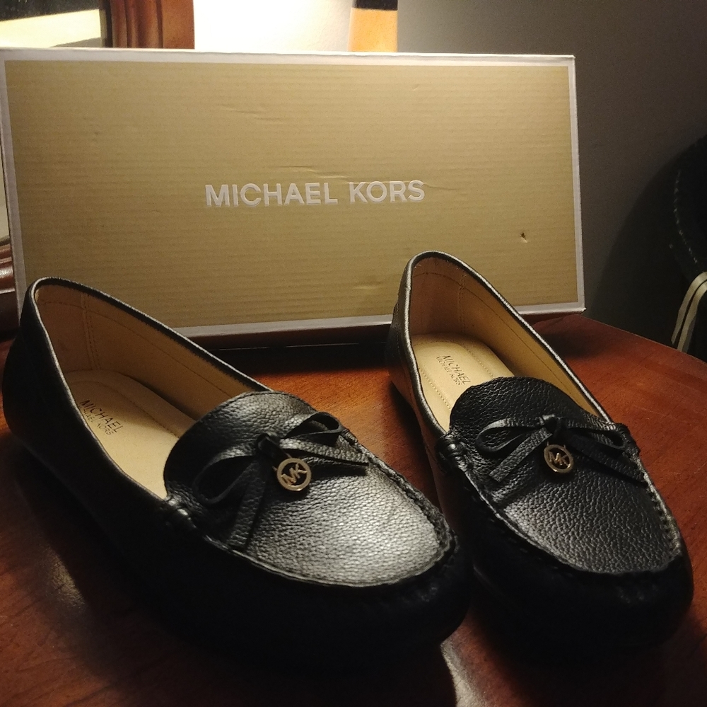 New Michael Kors black ballet flats nwt